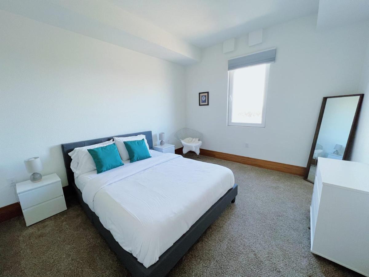 2Br Suite At The Grand Castle Pool Gym & Parking Grandville Bagian luar foto