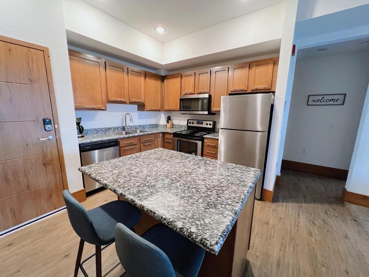 2Br Suite At The Grand Castle Pool Gym & Parking Grandville Bagian luar foto