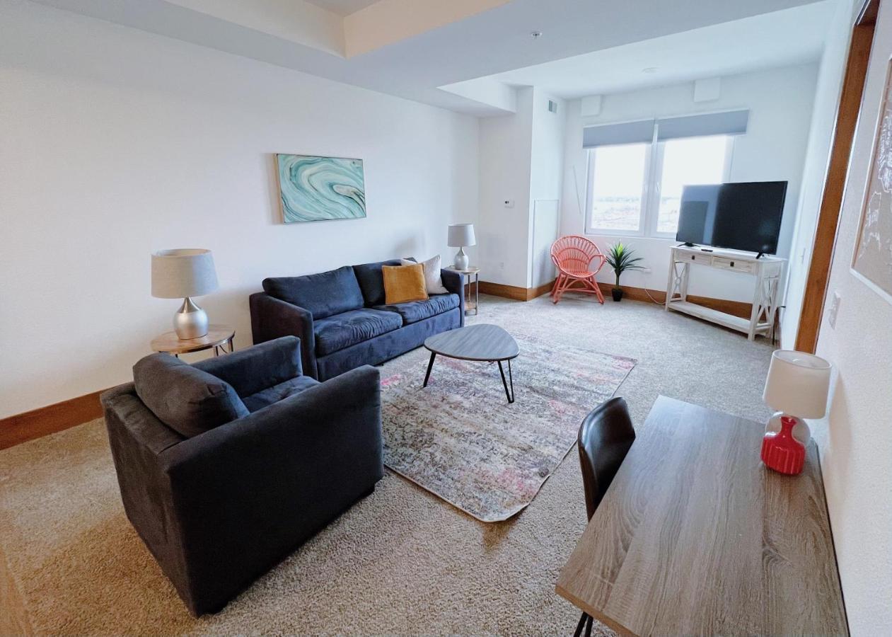 2Br Suite At The Grand Castle Pool Gym & Parking Grandville Bagian luar foto